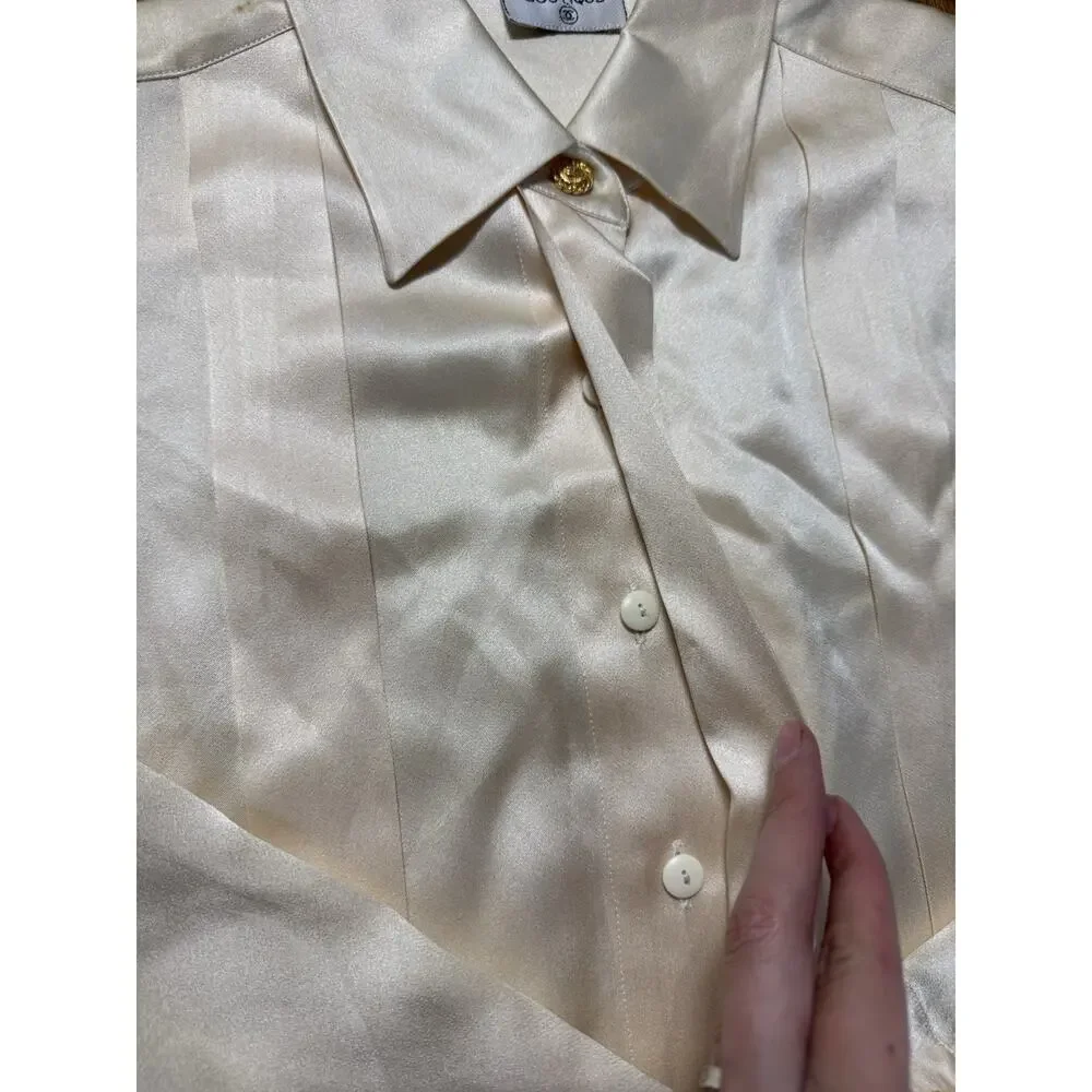 Need Clean!! Vintage CHANEL Boutique Silk Blouse Gold CC Buttons Size L C19